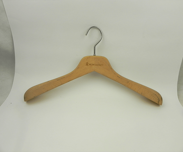 Model hanger